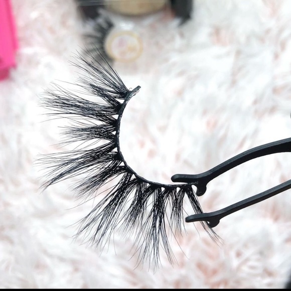 25mm 3D Mink Lashes 😍 - Picture 3 of 3